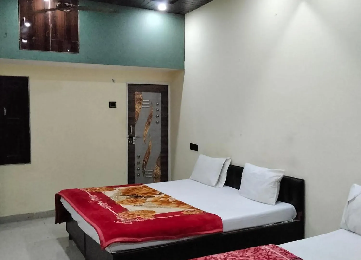 Comfort Inn Paying Guest House فاراناسي